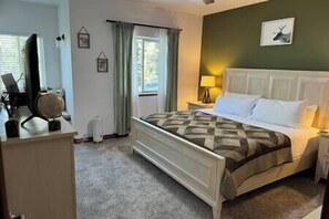 4 bedrooms, desk, iron/ironing board, travel cot