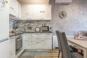Fridge, microwave, oven, stovetop
