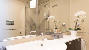 Doccia, asciugacapelli, bidet