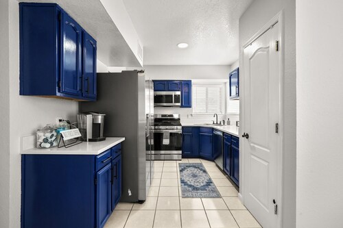 Casa Desierto-West El Paso, near shopping, hospitals, UTEP, and more!