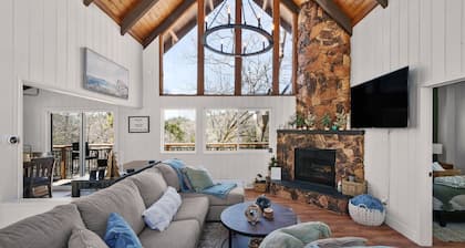 North Bay Lounge-NEW! Lake cabin: Gameroom and Lake Access! AC included