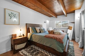 3 bedrooms, desk, iron/ironing board, WiFi