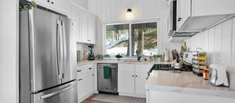 North Bay Lounge-NEW! Lake cabin: Gameroom and Lake Access! AC included