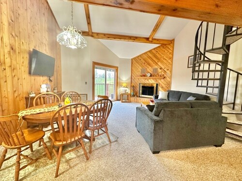 Ice fishing Snowmobile Sale Sleeps 12 3 Befroom w/loft better than any motel. 