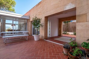 Outdoor dining - Sant Joan Beach Villa (Mal Pas-Bon Aire)
