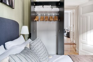 2 bedrooms, iron/ironing board, WiFi, bed sheets - Modern Charlottenburg 2BR nr Lietzensee, by Blueground (Berlin)