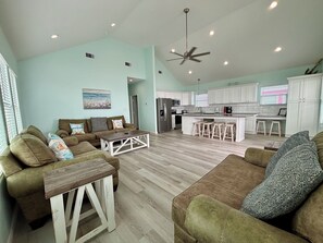 Smart TV - BEACH FRONT with amazing ocean views from large patio (Bolivar Peninsula)