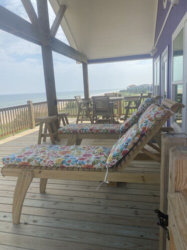 BEACH FRONT with amazing ocean views from large patio