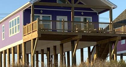 FAMILY BEACH FRONT with amazing ocean views from large patio