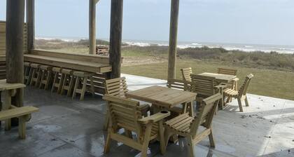 FAMILY BEACH FRONT with amazing ocean views from large patio