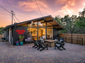 تناول الطعام بالخارج