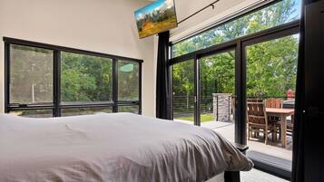 2 bedrooms, iron/ironing board, travel crib, free WiFi