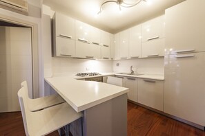 Kühlschrank, Ofen, Herdplatte, Geschirrspüler