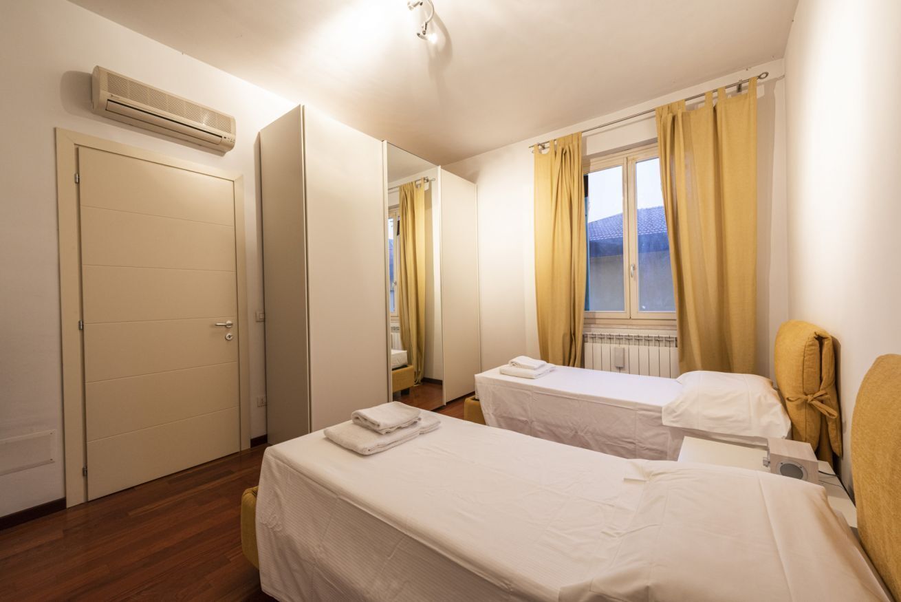 2 Schlafzimmer, Bügeleisen/Bügelbrett