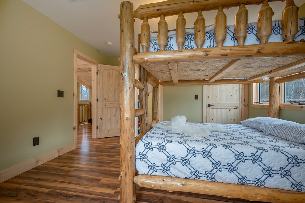 to Bigfoot Bungalow! Views Galore! Lake Lure Vrbo