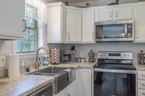 Coffee/tea maker, fridge, microwave, oven