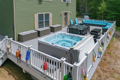 Waterfront Hot Tub Kids Playscape Kayaks Pet Friendly Mini Resort with A/C