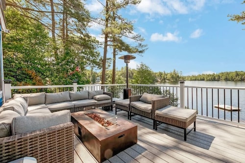 Hermit Lake Escape: Family Fun - Beachfront, BBQ!