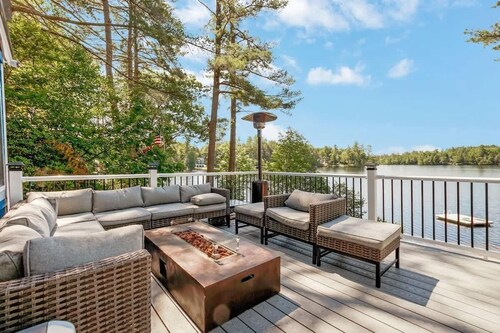 Hermit Lake Escape: Family Fun - Beachfront, BBQ!