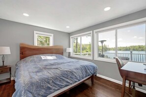 2 habitaciones, escritorio, tabla de planchar con plancha y wifi 
