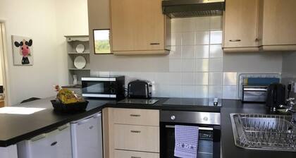 Vale of Glamorgan - Cottage - Sleeps 4 - Parking