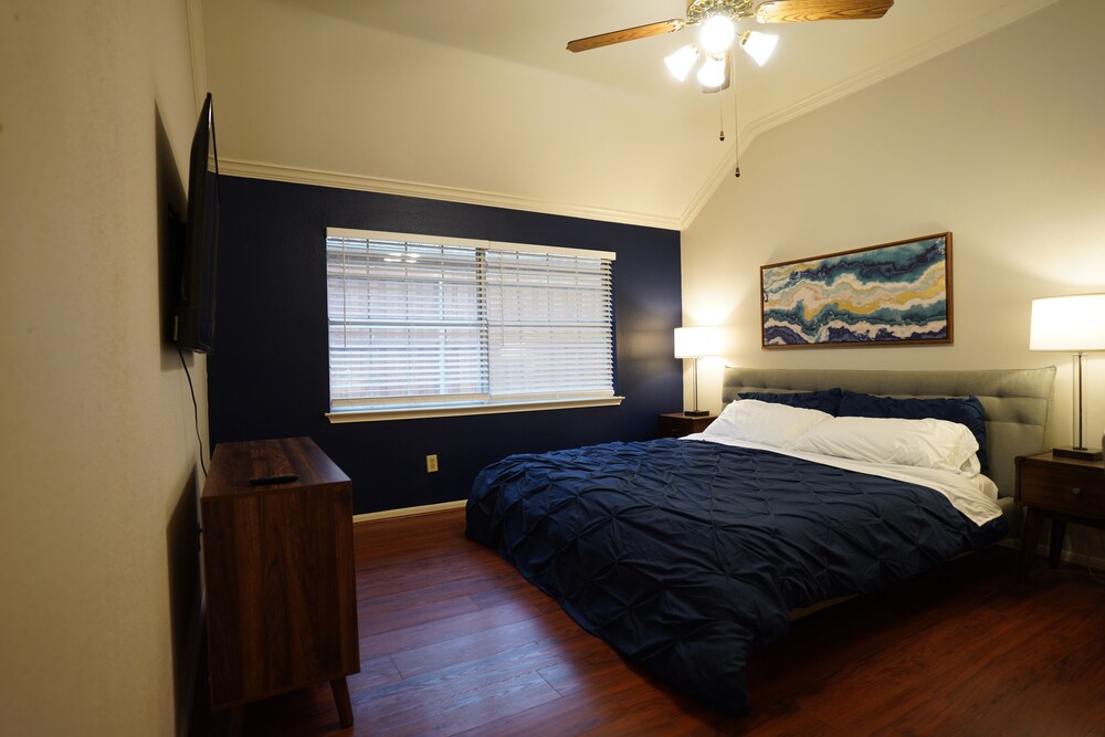 Vacation & Work, close to shopping/Restaurant, and DFW Flower Mound