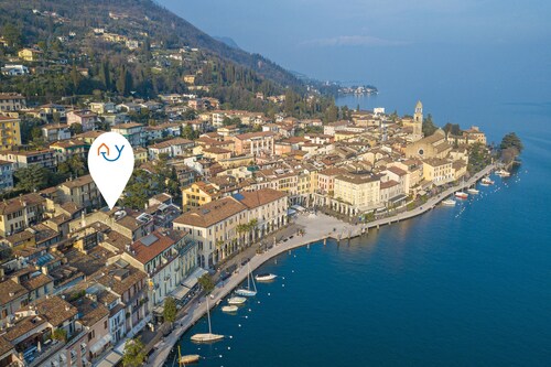 Laetitia Salò-Historic center near Lake, Salò, Italy