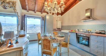 Laetitia Salò-Historic center near Lake, Salò, Italy