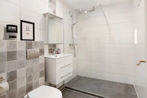 Ducha, secador de pelo, toallas