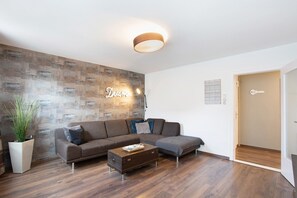 TV - Apartment "Moderne 3 Zimmer Wohnung - Zentral" with Wi-Fi (Wilhelmshaven)