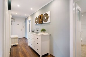 Interior - Apartment "Moderne 3 Zimmer Wohnung - Zentral" with Wi-Fi (Wilhelmshaven)