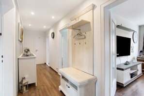 Interior - Apartment "Moderne 3 Zimmer Wohnung - Zentral" with Wi-Fi (Wilhelmshaven)