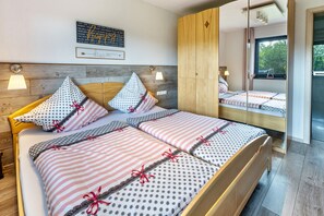 2 makuuhuonetta, silitysrauta/-lauta, ilmainen Wi-Fi, vuodevaatteet