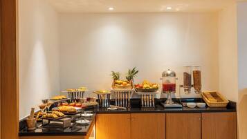 Desayuno buffet (INR 450 por persona)