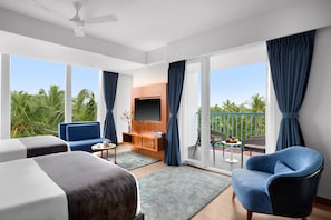 Family Room | Premium bedding, in-room safe, desk, blackout curtains - De Mandarin goa (Candolim)