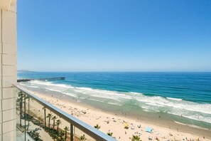 Am Strand, Liegestühle, Strandtücher