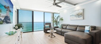 Luxury on Cloud 9! Amazing oceanfront views. 2 bedrooms 2 bath, Sleeps 6 guests.