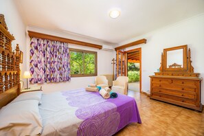 4 bedrooms, iron/ironing board, free WiFi, bed sheets - Villa 'Can Lluc' with Mountain View, Wi-Fi and Air Conditioning (Puerto de Pollença)