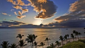 Beach nearby, sun loungers, beach towels