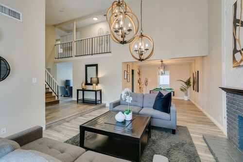 Cozy 2 master suite pool house near strip and convention center