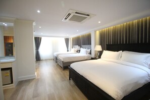 7 bedrooms, WiFi, bed sheets