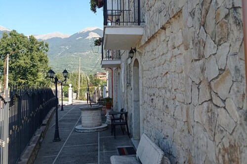 1-bed Apartment Sleeps 2 - Free Parking and Garden