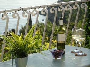 Apartamento (Two Bedroom Apartment with Balcony an) | Sacada