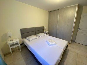 2 quartos, ferros/tábuas de passar roupa, Wi-Fi de cortesia