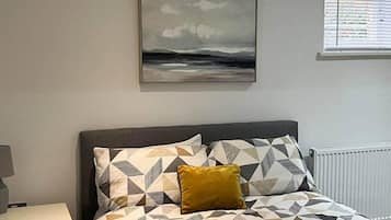 Apartment, 1 Queen Bed | 1 bedroom, iron/ironing board, free WiFi, bed sheets