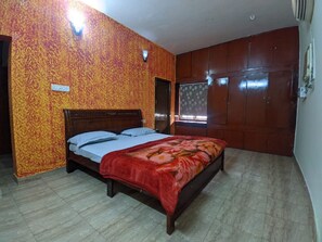 4 bedrooms, bed sheets