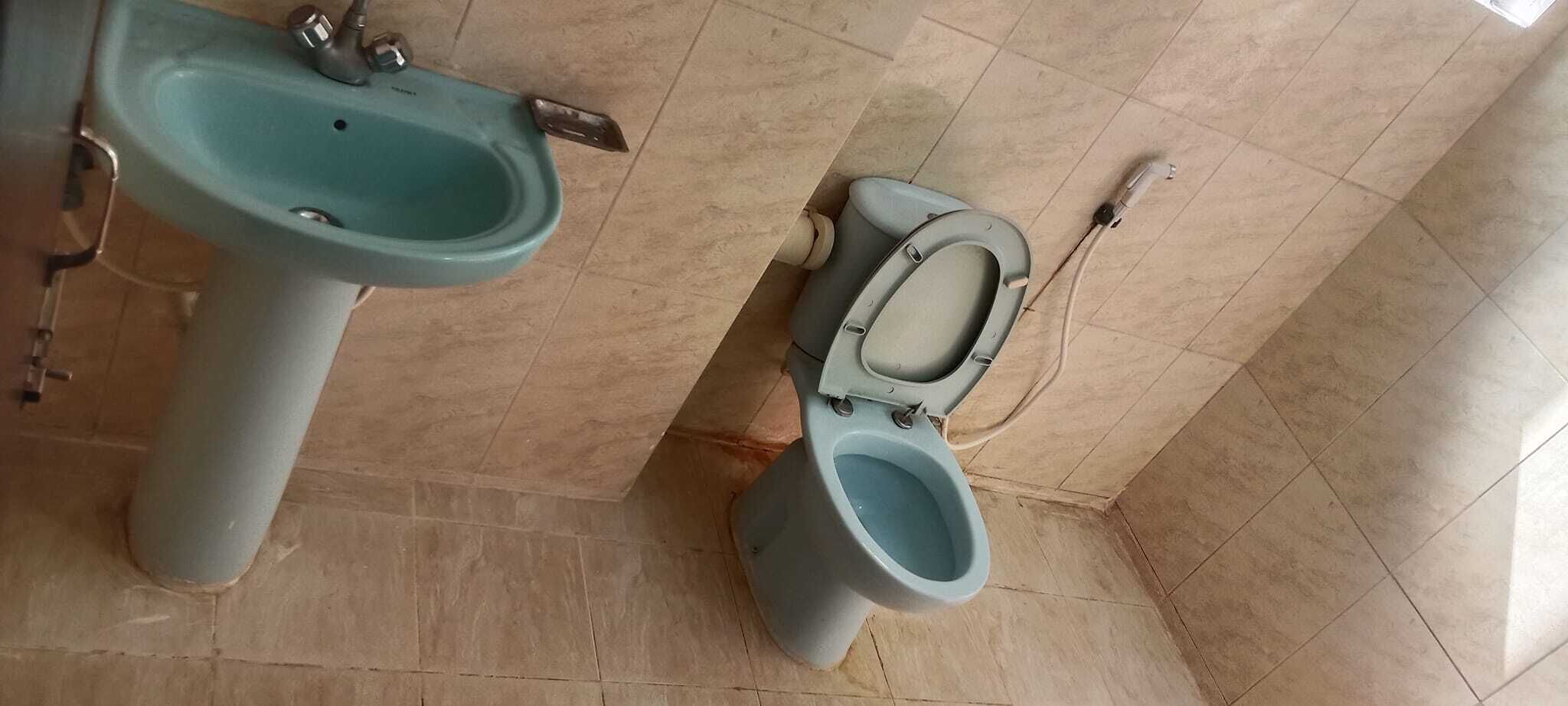 Deluxe Room | Bathroom | Free toiletries, slippers, towels