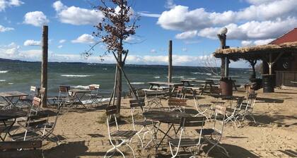 Ferienhaus, 140qm, Balkon, Terrasse, Garten, 3 separate Schlafzimmer, Wohnzimmer mit Kachelofen, Küche, Bad, max 6 Personen