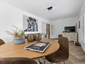 Dining - Villa near the golf course and beach (Sainte Maxime)
