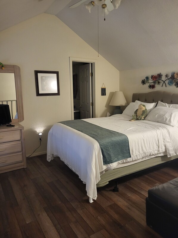 2 bedrooms, iron/ironing board, travel cot, free WiFi